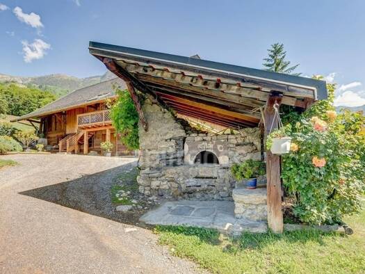 Maison à vendre 515 000 € 6 pièces 4 chambres 171 m² 954 m² de terrain Peripherie Saint-Jean-de-Maurienne 73300