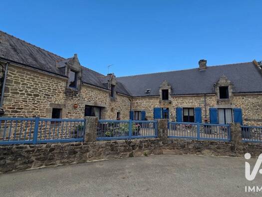Maison à vendre 445 500 € 8 pièces 5 chambres 238 m² 3 475 m² de terrain Le Guerno 56190