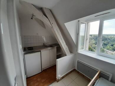 Appartement à louer 275 € 1 pièce 9 m² Dernier étage, Étage 3/3 Avallon 89200