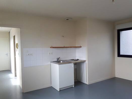 Appartement à louer 410 € 1 pièce 27,8 m² Étage 3/3 Lannion 22300