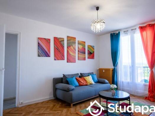 Studio à louer - logement étudiant 400 € 1 pièce 2 chambres 15 m² 4ème étage Montgacher-Cordeliers Montluçon 03100