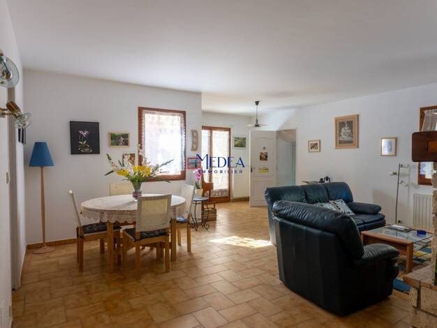 Villa à vendre 345 000 € 8 pièces 4 chambres 128 m² 2 331 m² de terrain Artigues 83560