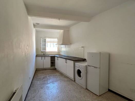 Appartement à louer 800 € 4 pièces 3 chambres 100 m² Dernier étage, Étage 2/2 Centre Le Luc 83340
