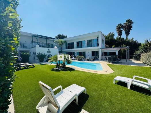 Maison à vendre 2 600 000 € 6 pièces 4 chambres 235 m² 4 013 m² de terrain Cogolin 83310