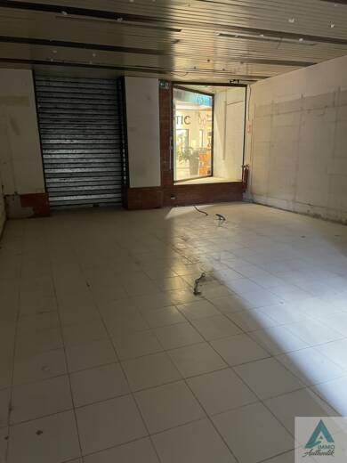 Local commercial à louer 1 373 € 65 m² de surface de vente La Destrousse 13112