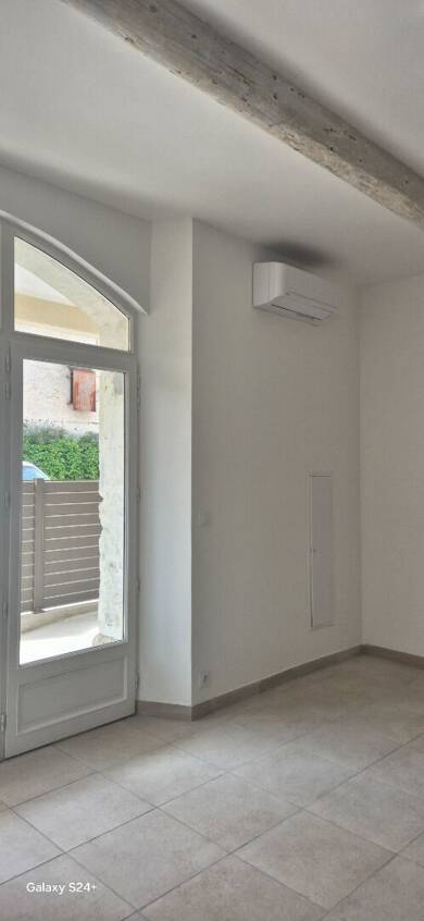 Appartement à louer 590 € 2 pièces 1 chambre 32 m² Saint Saturnin les Avignon 84450