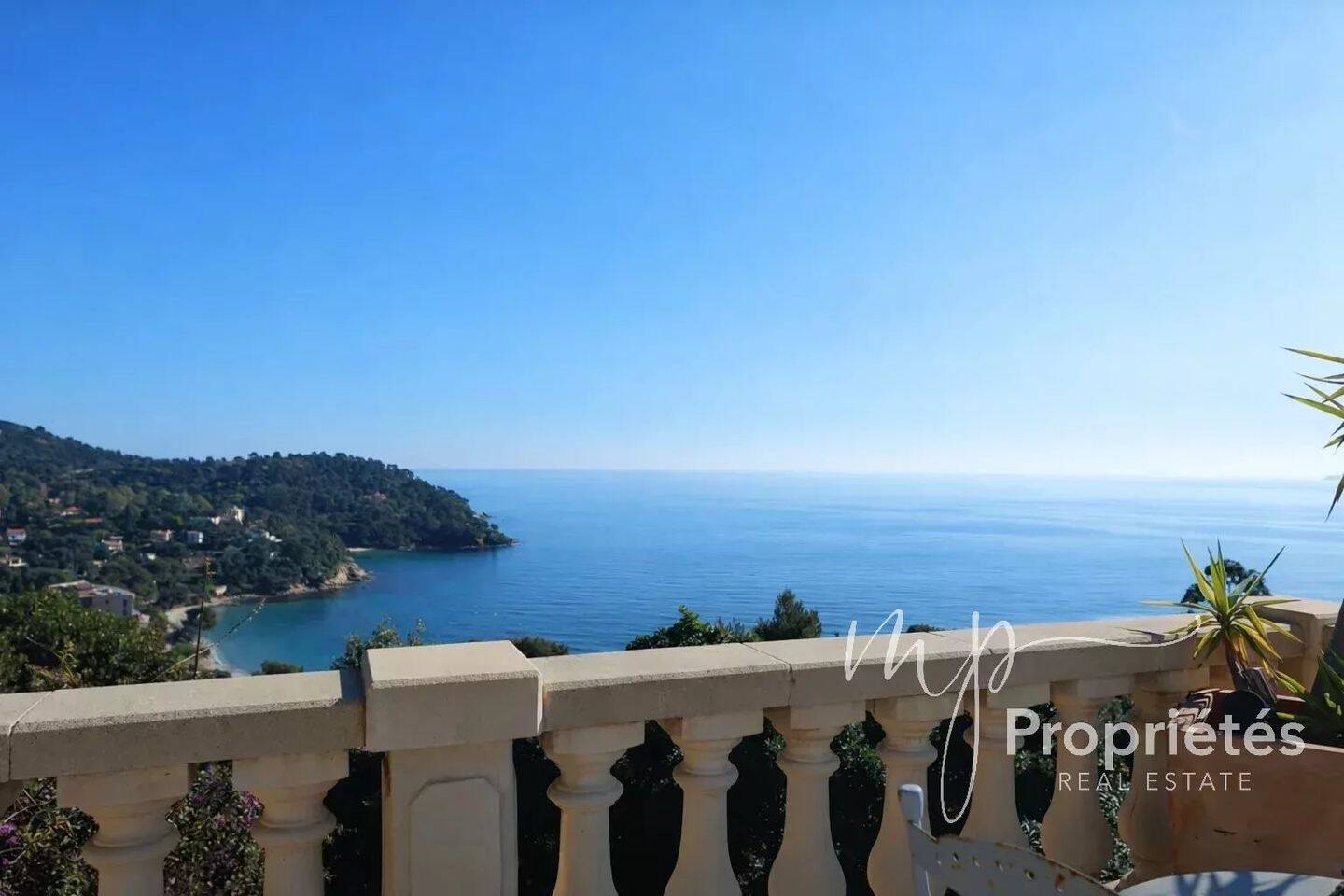Maison à vendre, 255m², RAYOL CANADEL SUR MER