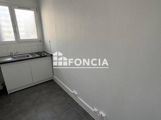 Appartement à louer 855 € 2 pièces 1 chambre 36,8 m² 1er étage Petit Robinson L'Haÿ-les-Roses 94240