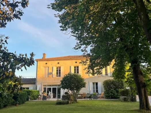Maison à vendre 850 000 € 8 pièces 5 chambres 320 m² 15 512 m² de terrain Saint-Laurent-Médoc 33112