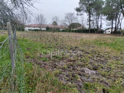 Terrain constructible viabilisé à vendre 249 000 € 600 m² de terrain Saint-Aubin-de-Médoc 33160