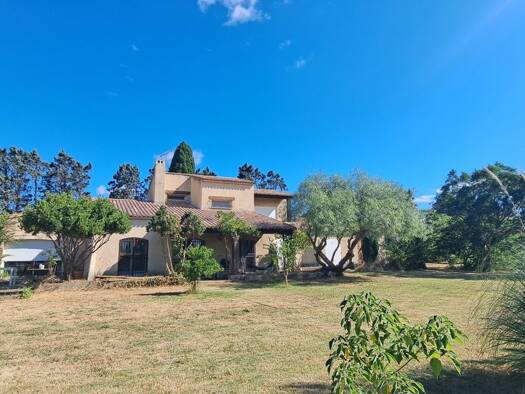 Maison à vendre 848 000 € 9 pièces 5 chambres 286 m² 27 000 m² de terrain Arles 13200