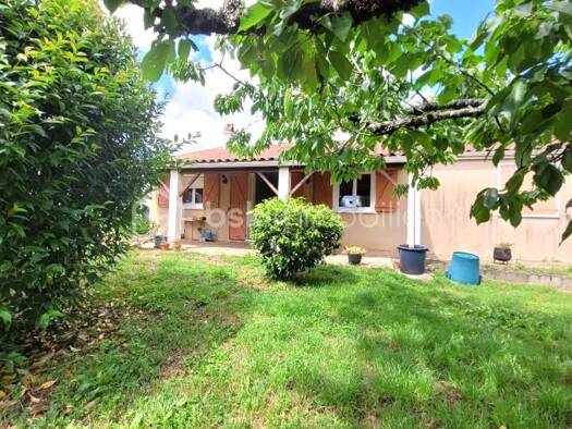Maison de plain-pied à vendre 197 000 € 7 pièces 3 chambres 113 m² Nord Soyaux 16800
