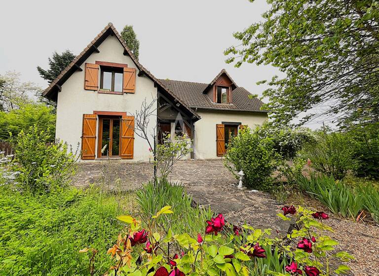 Maison à vendre 223 000 € 5 pièces 4<br/>chambres 150 m²<br/>superficie 3 370 m²<br/>terrain Les Montils 41120