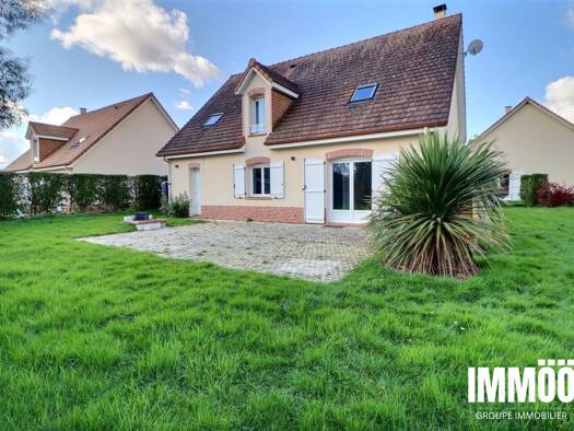 Maison à louer 1 300 € 5 pièces 3 chambres 134 m² Hénouville 76840