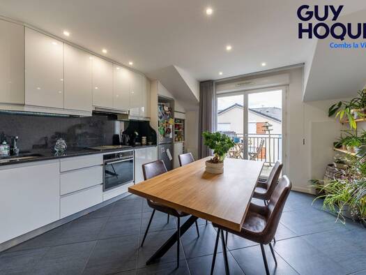 Appartement à louer 1 310 € 4 pièces 3 chambres 70 m² Étage 4/4 Quincy-sous-Sénart 91480