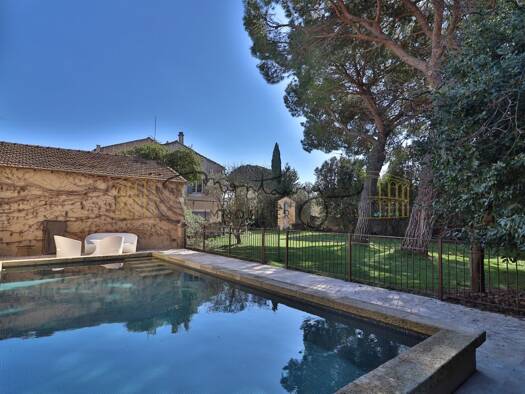 Maison à vendre 680 000 € 8 pièces 7 chambres 254 m² 1 200 m² de terrain Garons 30128