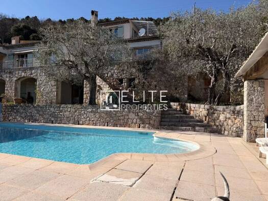 Maison à vendre 885 000 € 5 pièces 3 chambres 221 m² 2 639 m² de terrain Spéracèdes 06530