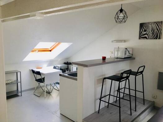 Studio à louer 323 € 1 pièce 25 m² Cité Bretonnie-Chatelet-Favieres-Conches Montluçon 03100