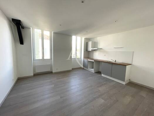 Appartement à louer 650 € 3 pièces 2 chambres 49 m² Étage 2/3 Villeneuve-de-Marsan 40190