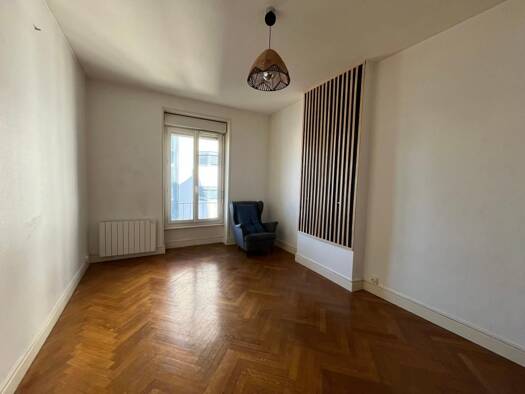Appartement à louer 900 € 3 pièces 2 chambres 78,7 m² Étage 3/6 Gratte Ciel Villeurbanne 69100