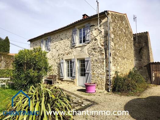 Maison à vendre 239 900 € 7 pièces 4 chambres 200 m² 1 907 m² de terrain La Caillère-Saint-Hilaire 85410