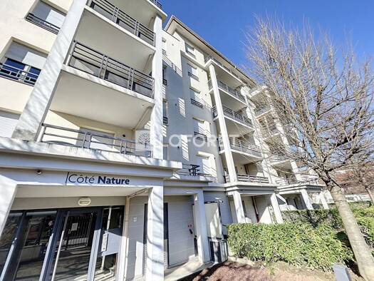 Appartement à louer 695 € 2 pièces 1 chambre 39 m² Étage 4/5 Oiselet la Grive Bourgoin-Jallieu 38300