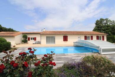 Maison de plain-pied à vendre 311 500 € 6 pièces 5 chambres 182 m² 2 821 m² de terrain Poitiers 86000