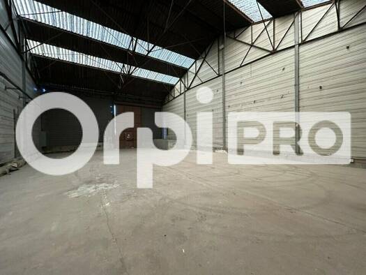 Local d'activités à louer 2 022 € 342 m² d'espace de stockage Beauvais 60000