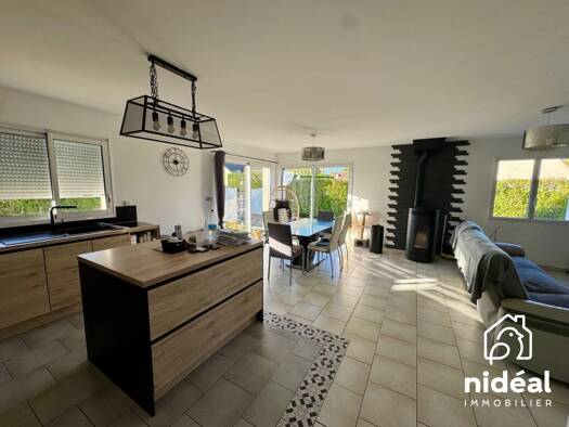 Maison de plain-pied à vendre 349 000 € 6 pièces 3 chambres 193 m² 1 231 m² de terrain Ferrières-Haut-Clocher 27190