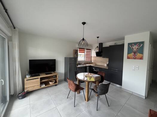 Appartement à louer 898 € 2 pièces 1 chambre 43,3 m² Étage 1/4 Viviers-du-Lac 73420