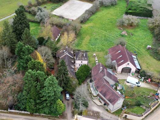 Maison à vendre 750 000 € 19 pièces 10 chambres 460 m² 10 273 m² de terrain Vézelay 89450