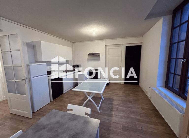 Appartement à louer 345 € 2 pièces 1<br/>chambre 43,5 m²<br/>superficie 3ème<br/>étage Le Centre-Gare Roanne 42300