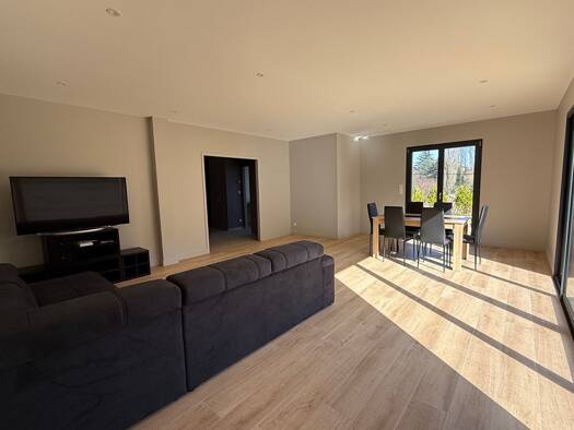 Maison à louer 2 800 € 5 pièces 4 chambres 141 m² 500 m² de terrain Est Saint-Cyr-au-Mont-d'Or 69450