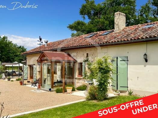 Maison de plain-pied à vendre 360 000 € 8 pièces 4 chambres 167 m² 4 185 m² de terrain Échourgnac 24410