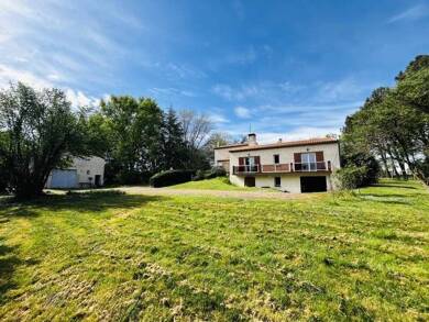 Maison à vendre 359 000 € 6 pièces 4 chambres 220 m² 8 406 m² de terrain St Martin de Coux 17360