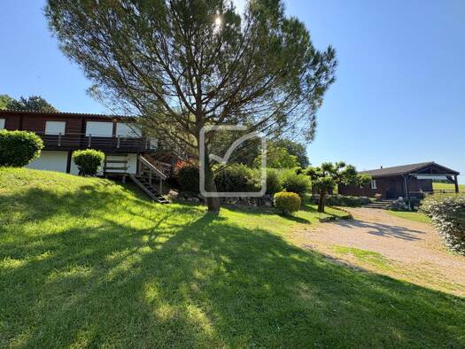Maison à vendre 450 000 € 9 pièces 6 chambres 203 m² 2 593 m² de terrain Belmont-Bretenoux 46130