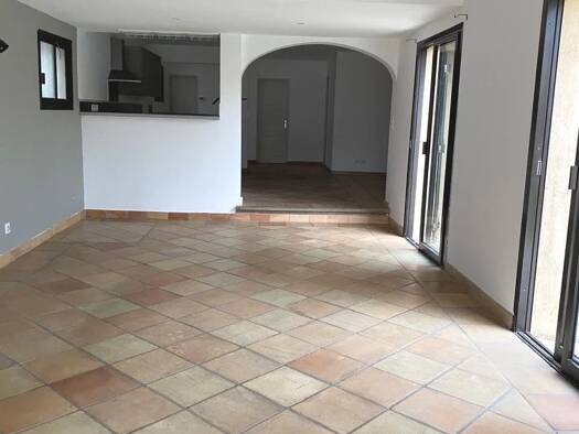 Appartement à louer 1 496 € 3 pièces 2 chambres 86 m² RDC/1 Cannes 06150