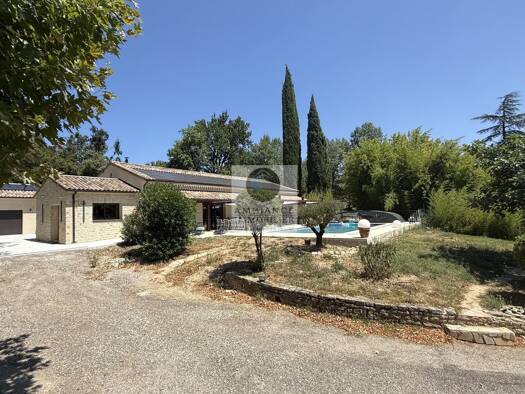 Maison de plain-pied à vendre 950 000 € 8 pièces 5 chambres 227,27 m² 10 819 m² de terrain Valence 26000