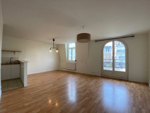 Appartement à louer 882 € 2 pièces 1 chambre 57 m² 3ème étage Centre Lille 59000