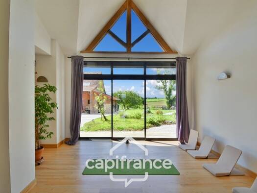 Hôtel à vendre Fonds de commerce 669 000 € 12 pièces 470 m² d'espace de restauration Montpont-en-Bresse 71470