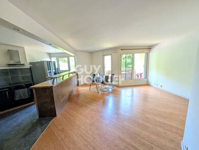 Appartement à louer 1 350 € 4 pièces 2 chambres 78 m² Étage 1/3 Le Village Montigny le Bretonneux 78180