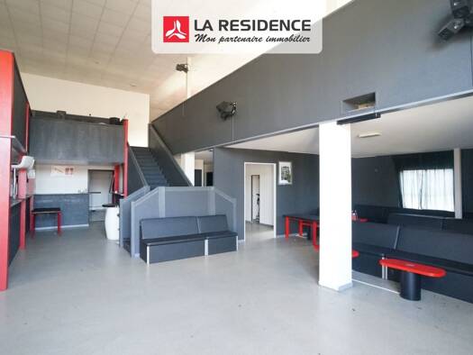 Boutique à vendre 395 000 € 322 m² de surface de vente Magny-en-Vexin 95420