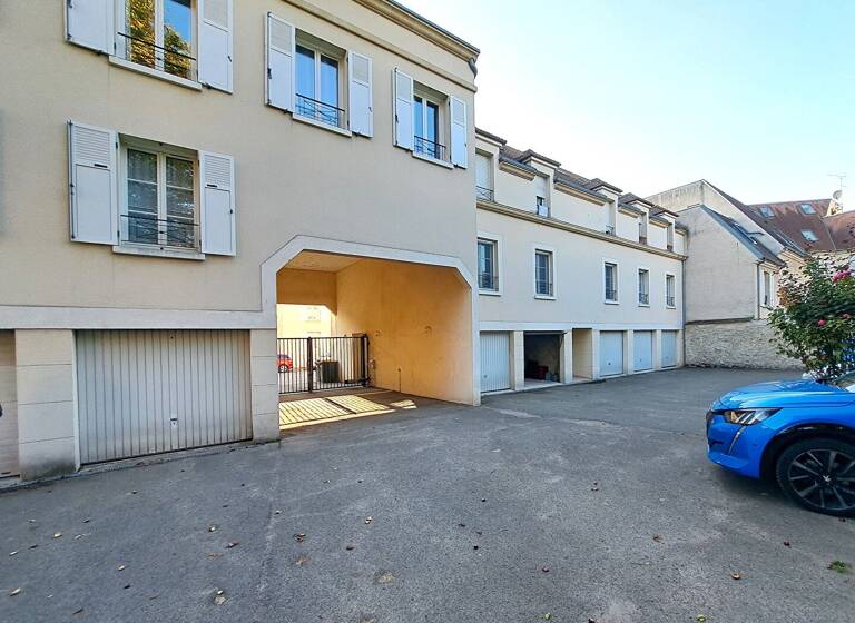 Appartement à vendre 130 000 € 2 pièces 1<br/>chambre 31 m²<br/>superficie 1/3<br/>étage Ouest Beaumont sur Oise 95260