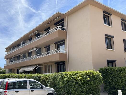 Appartement à vendre 278 000 € 2 pièces 1 chambre 43 m² Étage 2/2 Sanary-sur-Mer 83110