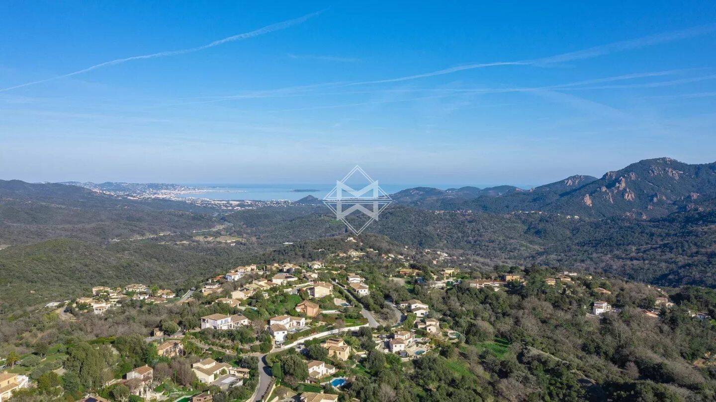 Maison à vendre, 237m², LES ADRETS DE L'ESTEREL