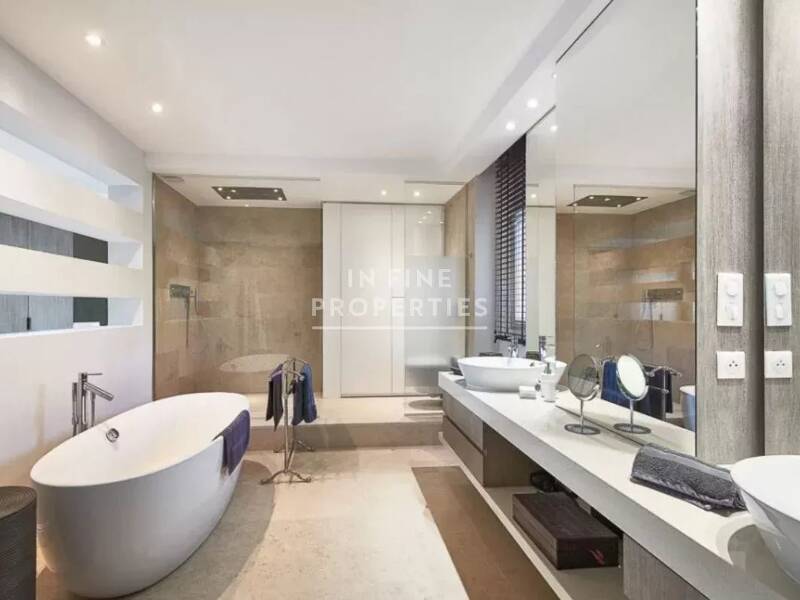 Maison à louer, 240m², VALBONNE