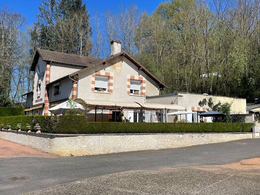 Local commercial à vendre 349 000 € 426 m² de surface de vente Forges 58160