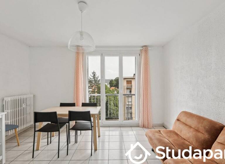 Appartement à louer 350 € 1 pièce 3<br/>chambres 9 m²<br/>superficie 4ème<br/>étage Saint Claude - Torcols Besançon 25000