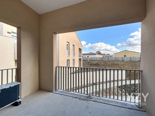 Appartement à louer 765 € 3 pièces 2 chambres 61 m² 1er étage Eaunes 31600