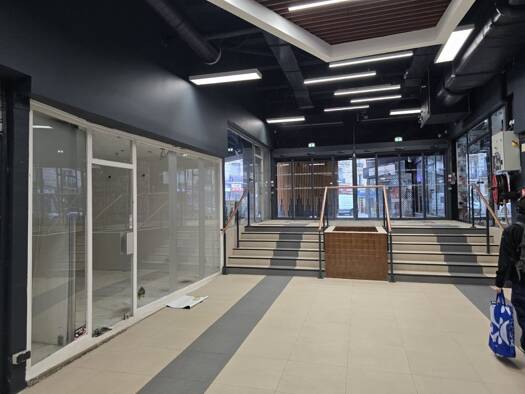 Boutique à louer 1 250 € 31,7 m² de surface de vente Grandes Carrières-Clichy Paris 18ème arrondissement 75018